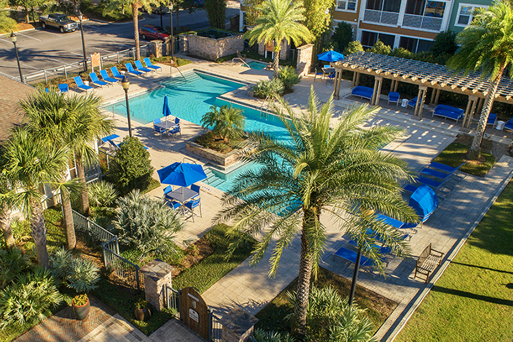 Resort-style Pool & Spa